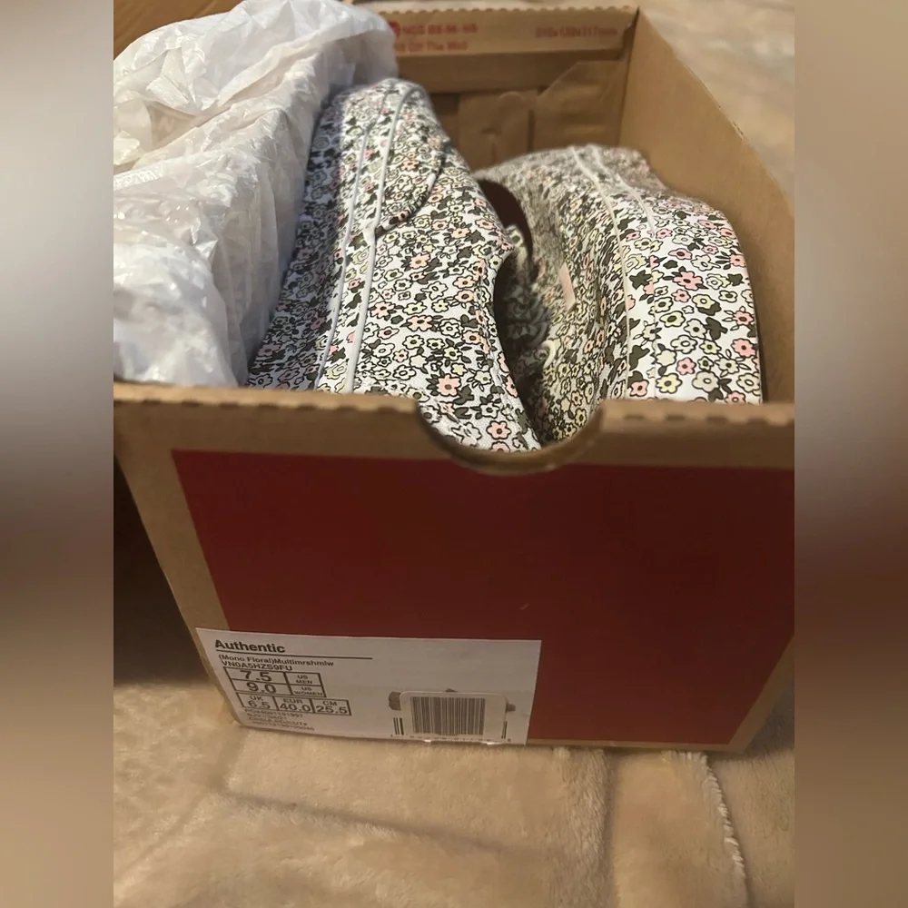 Vans Women's Mono Floral Low-Top Sneakers - Picture 7 of 8